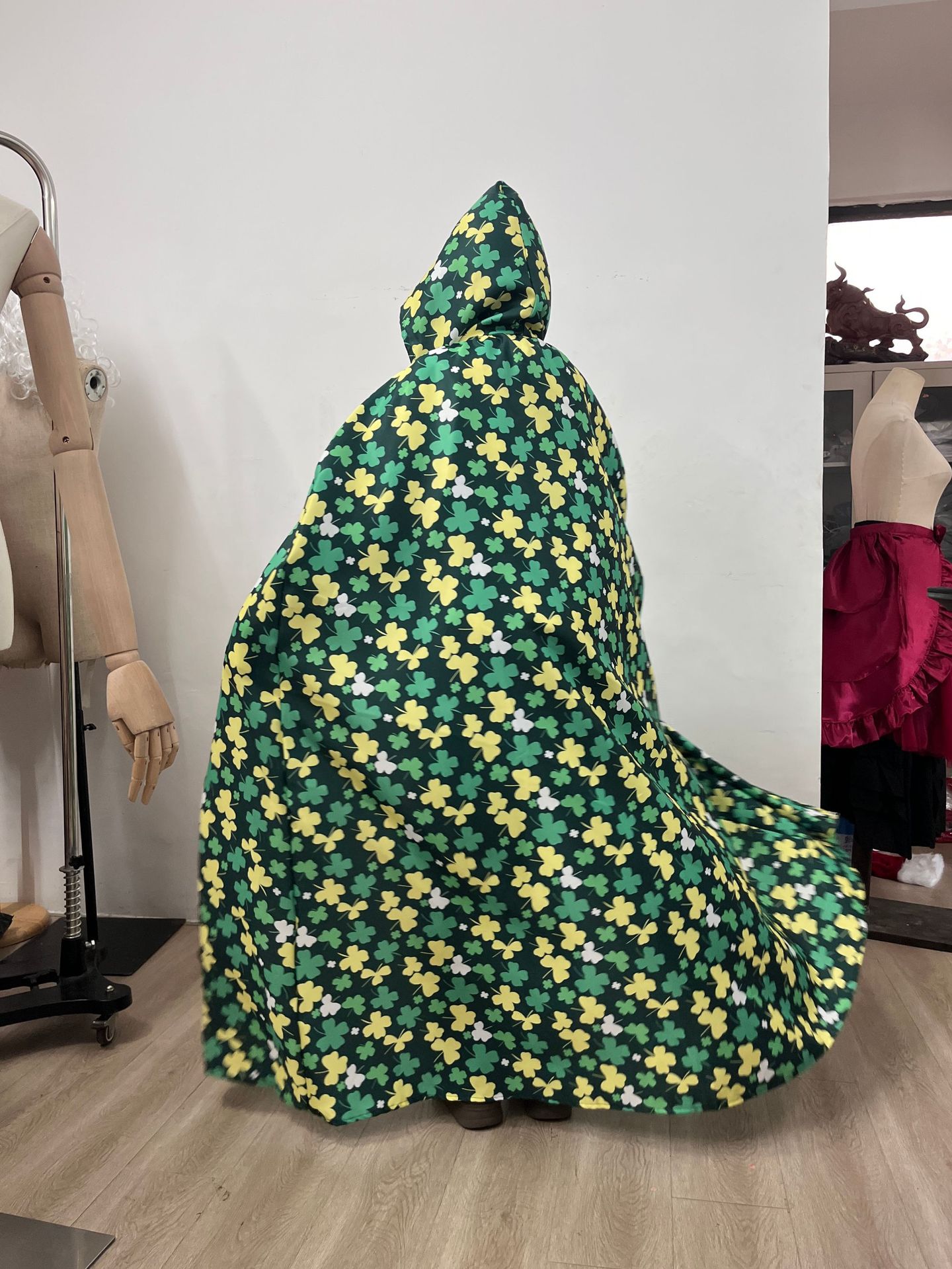 2026 New Arrival Unisex St. Patricks Day Hooded Cloak Shamrock Print Long Cape